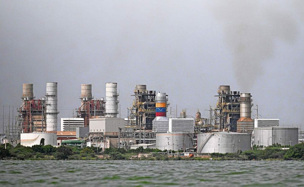 Una planta refinadora de petróleo de la estatal Petróleos de Venezuela en Maracaibo, estado Zulia, el 11 de julio de 2024. Foto: Federico Parra / AFP