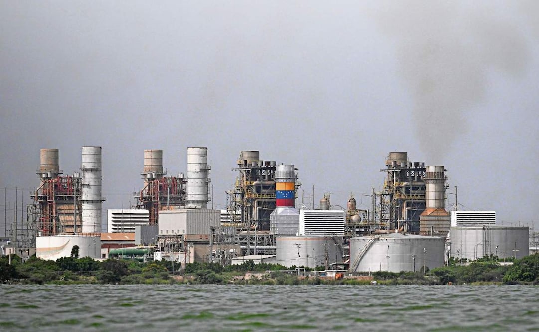 Una planta refinadora de petróleo de la estatal Petróleos de Venezuela en Maracaibo, estado Zulia, el 11 de julio de 2024. Foto: Federico Parra / AFP