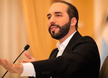 Periodistas de El Salvador denuncian "escalada autoritaria" de Bukele; activistas lo acusan de crear "clima de terror" en el país