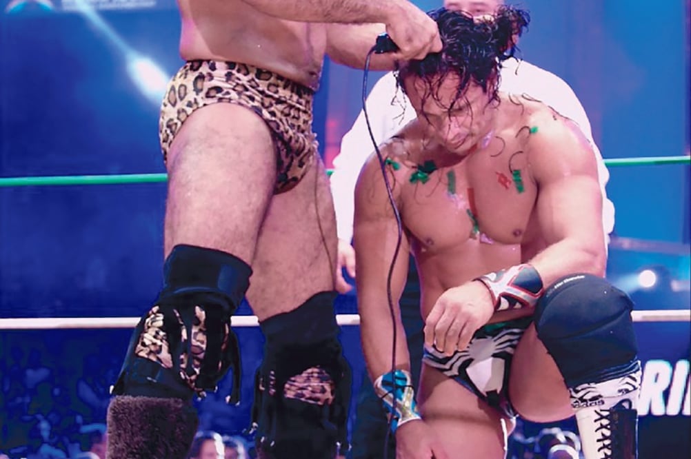 Rush se dio gusto a quitarle la cabellera a Volador Jr. (TWITTER)