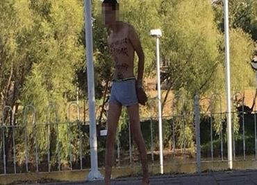 Obligan a presuntos ladrones a caminar semidesnudos en Sinaloa