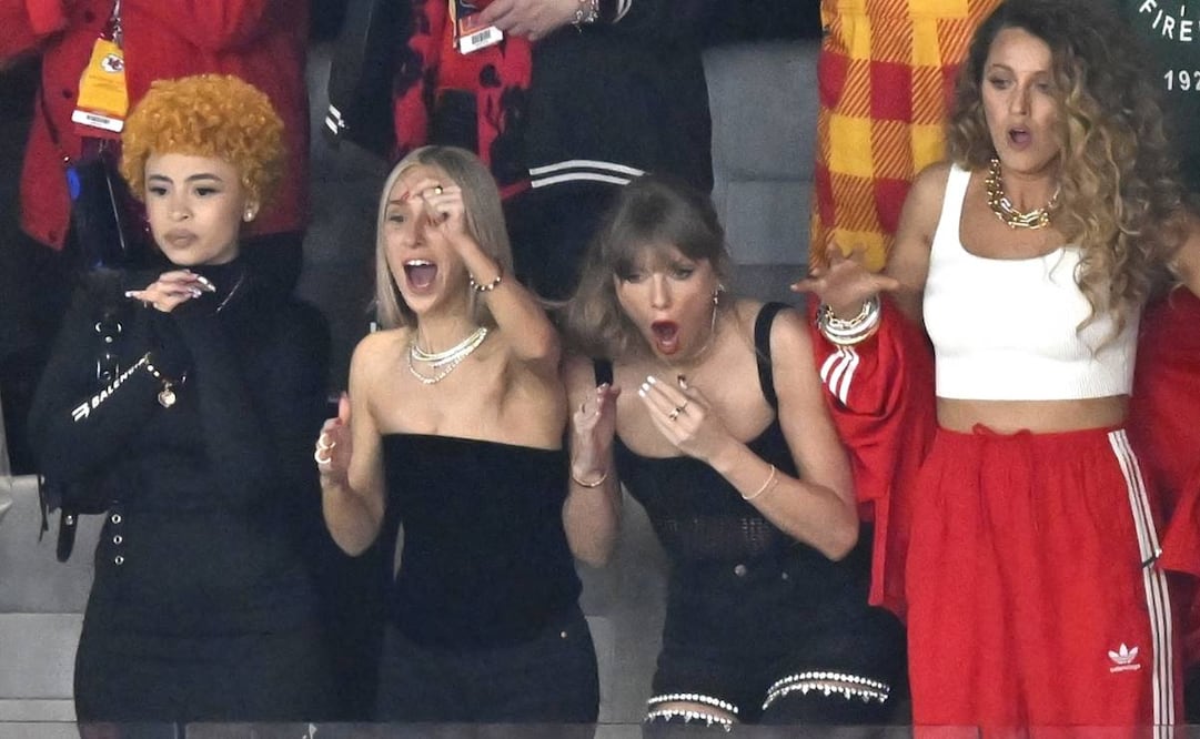 Ice Spice, Ashley Avignone, Taylor Swift y Blake Lively en el Super Bowl entre San Francisco 49ers y Kansas City Chiefs. (AP Photo/David Becker)