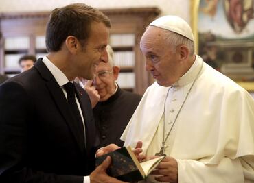 Papa Francisco se reúne con Emmanuel Macron; es su primera visita a Córcega
