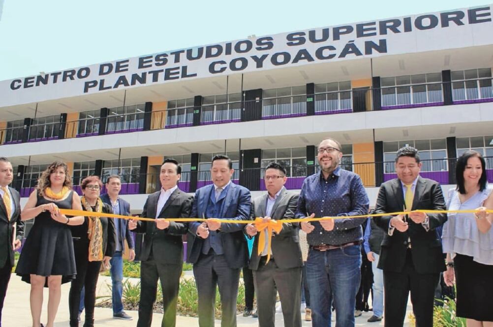 A la inauguración del plantel acudieron el delegado Édgar Jiménez y el diputado federal Mauricio Toledo, entre otros. (ESPECIAL)