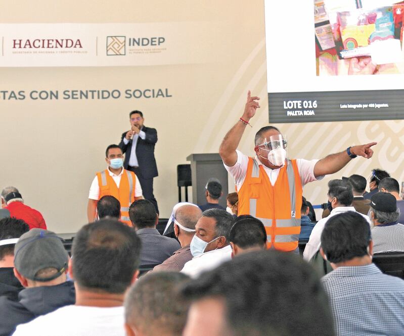 Se subastaron vehículos blindados y maquinaria. CARLOS MEJIA. EL UNIVERSAL 