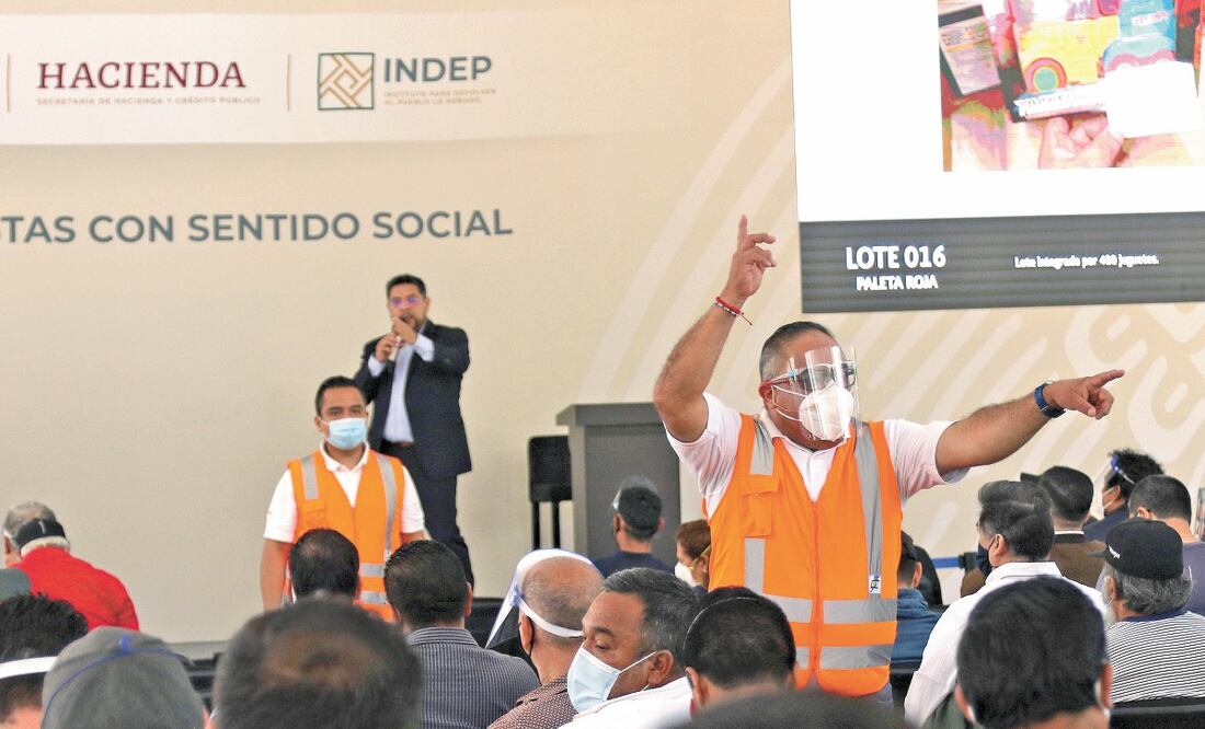 Se subastaron vehículos blindados y maquinaria. CARLOS MEJIA. EL UNIVERSAL