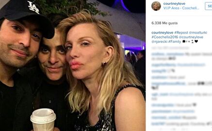 Echaron a Courtney Love de fiesta en Coachella
