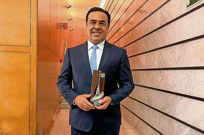 Recibe municipio Escoba de Platino por papelera solar