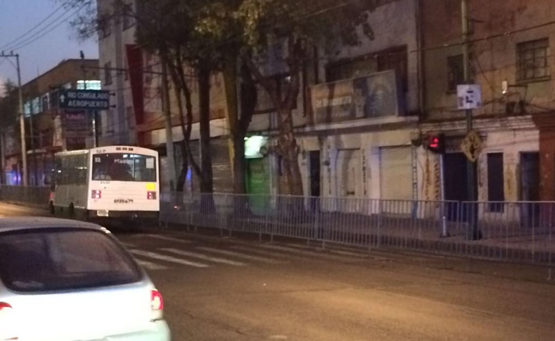 Instalan vallas en Calzada de Guadalupe y Reforma