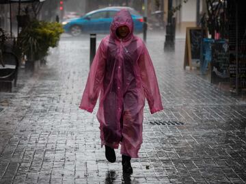 Activan alerta naranja por fuertes lluvias en 5 alcaldías de la CDMX; Metro activa marcha segura en 3 líneas