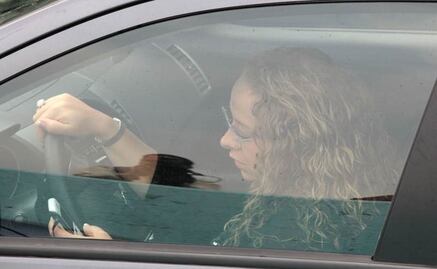 ¿Me pueden multar por usar el celular con el auto detenido en el semáforo?