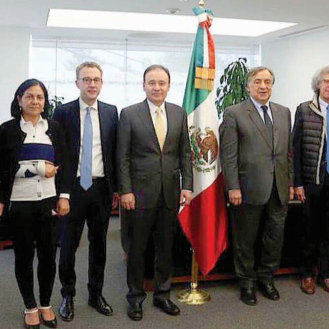 Alfonso Durazo, secretario de Seguridad (centro), dijo que todo está listo para iniciar el reclutamiento. TOMADA DE TWITTER