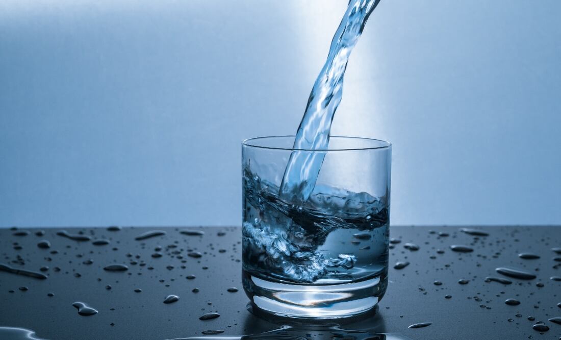 El agua es un elemento fundamental para el funcionamiento del cuerpo. imagen: Pexels
