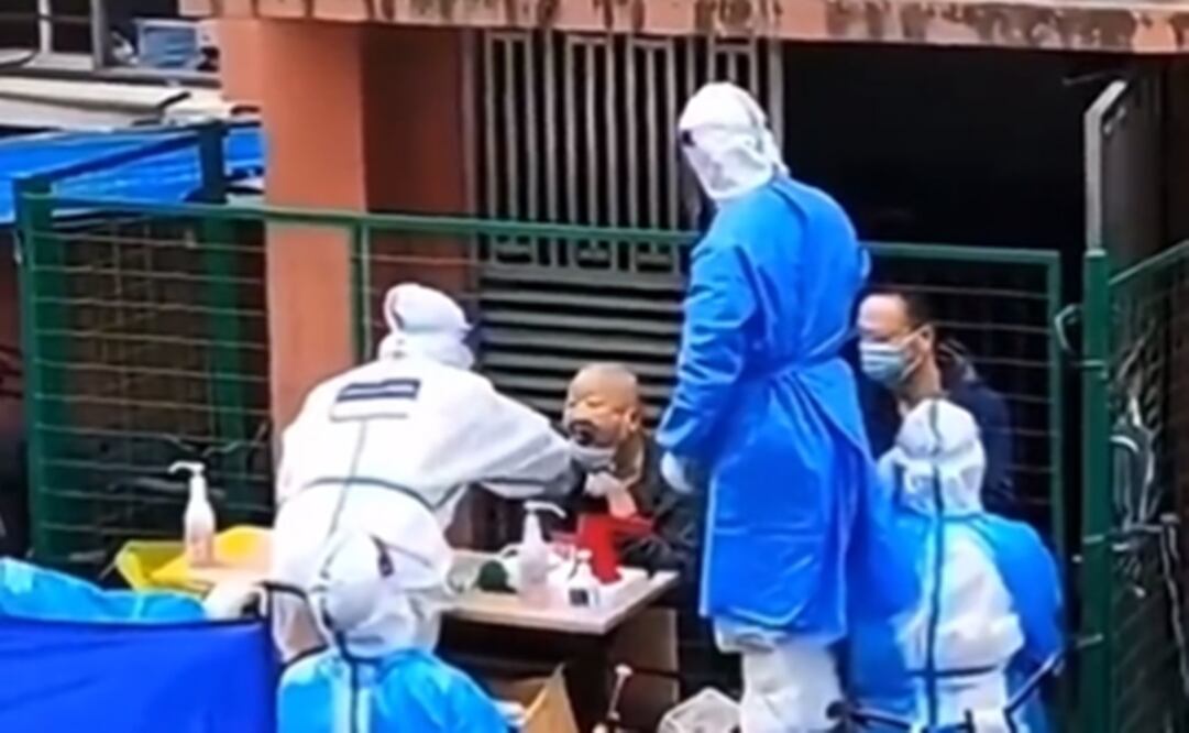 China endurece su estricto enfoque de “cero-COVID” en su ciudad más grande a pesar de las crecientes quejas de los residentes.  Foto: Tomada del video 