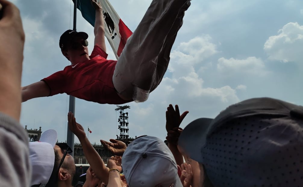 Canadienses eligen el FIFA Fan Fest de la CDMX; aseguran que el ambiente supera al de su país.
Foto: Arantxa Meave