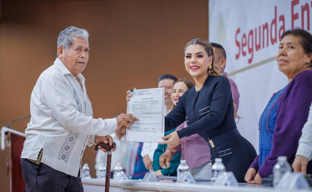Evelyn Salgado, gobernadora de Guerrero, hace entrega de 250 títulos de propiedad 26 de noviembre 2024 / Foto: Especial