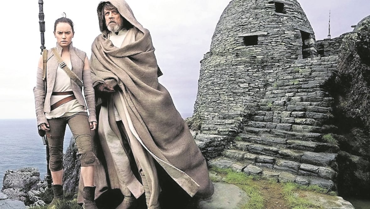 Daisy Ridley y Mark Hamill protagonizan la nueva aventura de la saga. (DISNEY)