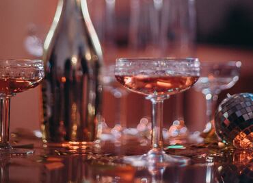 Prepara mixología con vino