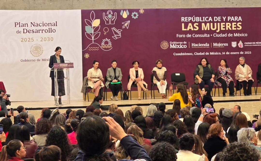 Activista Natalia Lane interrumpe discurso de Bertha Alcalde Luján (14/01/2025). Foto: Especial