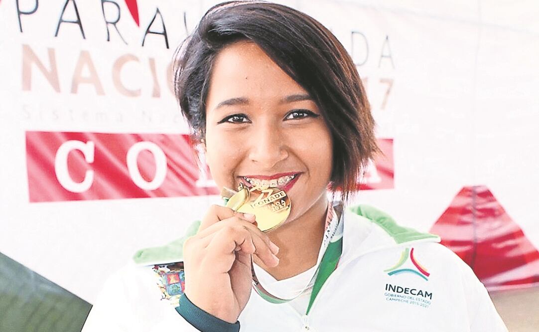 Belén Sánchez Domínguez es atleta paralímpica y cursa el segundo semestre del bachillerato. (FOTO: CUAUHTÉMOC MORENO. EL UNIVERSAL)