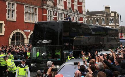 Hooligans del West Ham atacan ómnibus del Manchester United