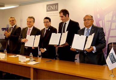 Firma Pemex contratos para aguas profundas