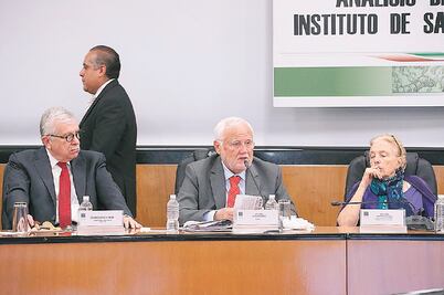 Cofepris revela retraso de 13 mil 815 permisos