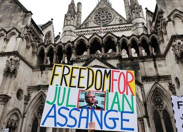 Inician deliberaciones en caso Assange; tribunal británico dice que decidirá "cuanto antes" sobre extradición a EU