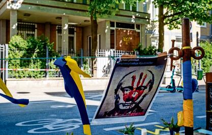 Llama Moscú a frenar cierre de consulados