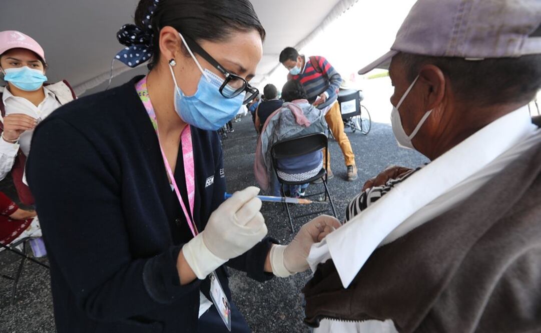 En Metepec fueron habilitadas las mismas sedes donde se llevó a cabo la vacunación de la primera dosis hace un mes. Foto: Jorge Alvarado