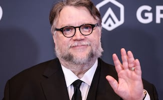 Guillermo del Toro anuncia la muerte de su hermano durante una entrega de premios: "Incluso un corazón roto te impulsa a seguir adelante"