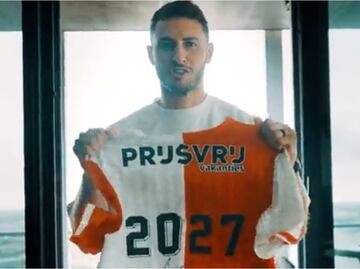 Santiago Giménez firma hasta 2027 con el Feyenoord