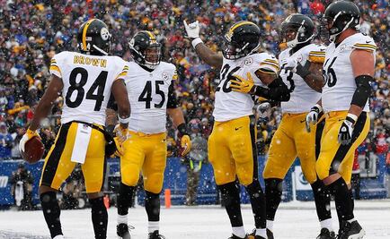 Bell lidera a los Steelers a pelea por playoffs