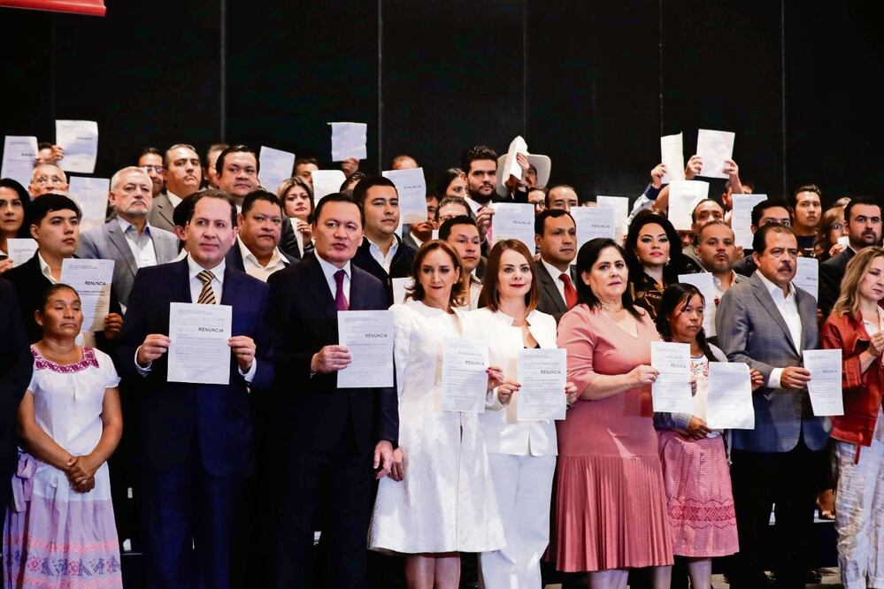 Encabezados por Miguel Ángel Osorio Chong, los senadores Claudia Ruiz Massieu, Eruviel Ávila y Nuvia Mayorga renunciaron al PRI por congruencia con sus metas. Foto: Diego Simón Sánchez / EL UNIVERSAL