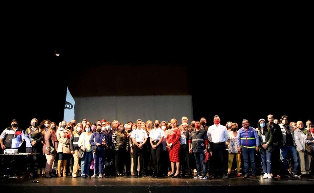 Elementos de la Marina señalaron que tener una actitud de servicio implica conducirse siempre de manera cortés, con respeto, honestidad y empatía. Foto: Especial