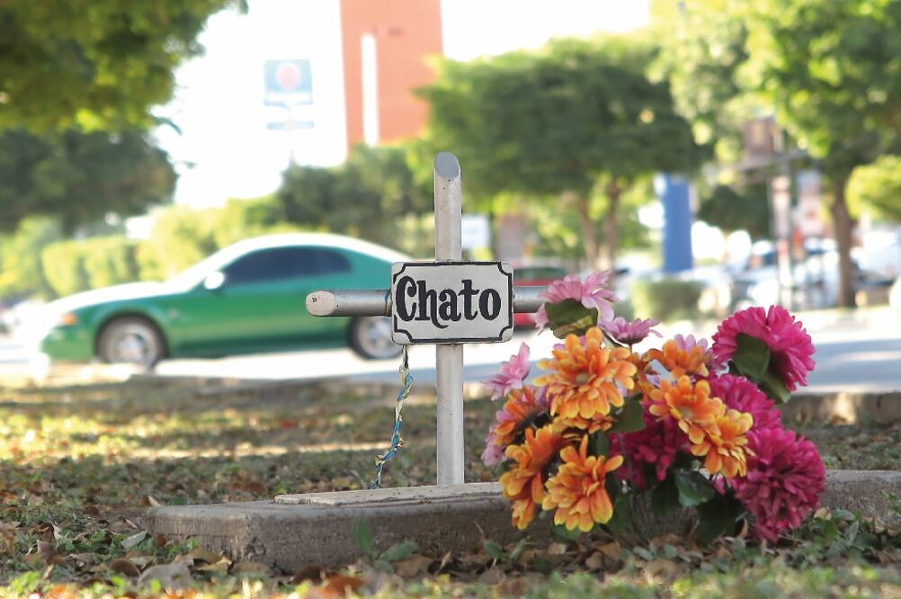 Este tipo de altares se conocen como cenotafios, puesto que son monumentos funerarios que se colocan en el lugar donde falleció la persona, sin que ahí esté su cadáver (LUIS CORTÉS)