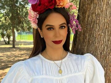 Biby Gaytán muestra cómo llevar un pantalón blanco esta temporada