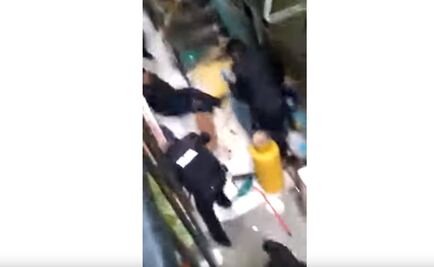 Indigna video de policías que matan a perro en operativo