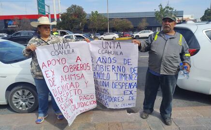 Exobreros de Altos Hornos de México protestan en Congreso de Coahuila; exigen respuesta a adeudos laborales