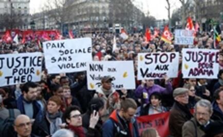 Miles marchan en París en apoyo a joven presuntamente violado por policía