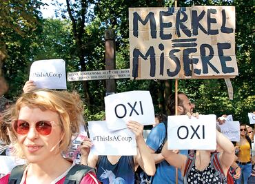 Grecia: Tsipras despide a opositores al rescate