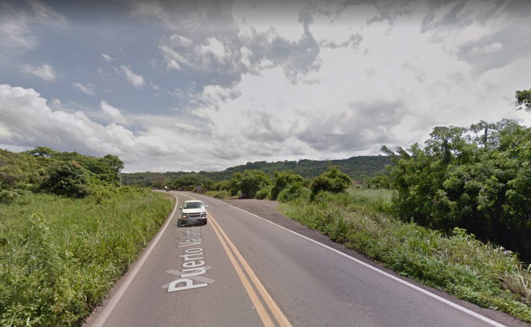 Se determinó que última ubicación del periodista fue sobre la carretera federal 200, a la altura del poblado Mesillas, en una zona de curvas y barrancos. Foto: Captura de Google Maps