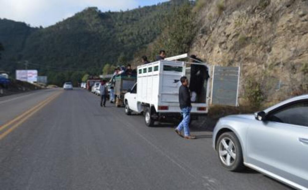 Policía detiene paso de manifestantes de San Juan Chamula