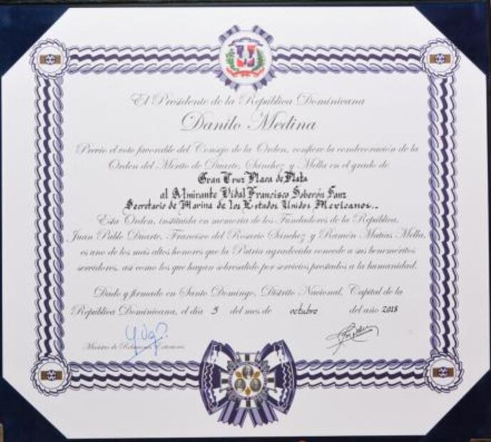 Entregan en República Dominicana condecoración a secretarios de Sedena y Semar 