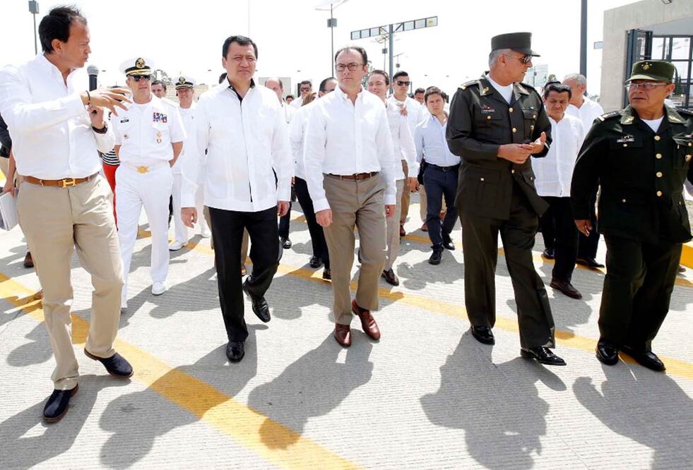 La nueva regla para ambas declaraciones aplica para el titular del Ejecutivo, secretarios de Estado, procuradora General de la República, el consejero jurídico, titulares de entidades paraestatales y de órganos desconcentrados, entre otros (ARCHIVO)