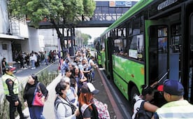 Viven calvario por cierre de L2 y falla en Tren Ligero