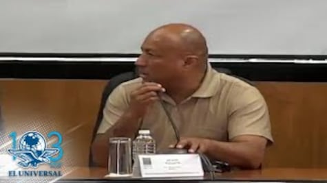 Diputado de Morena pide a compañero invidente leer biografía de ponente