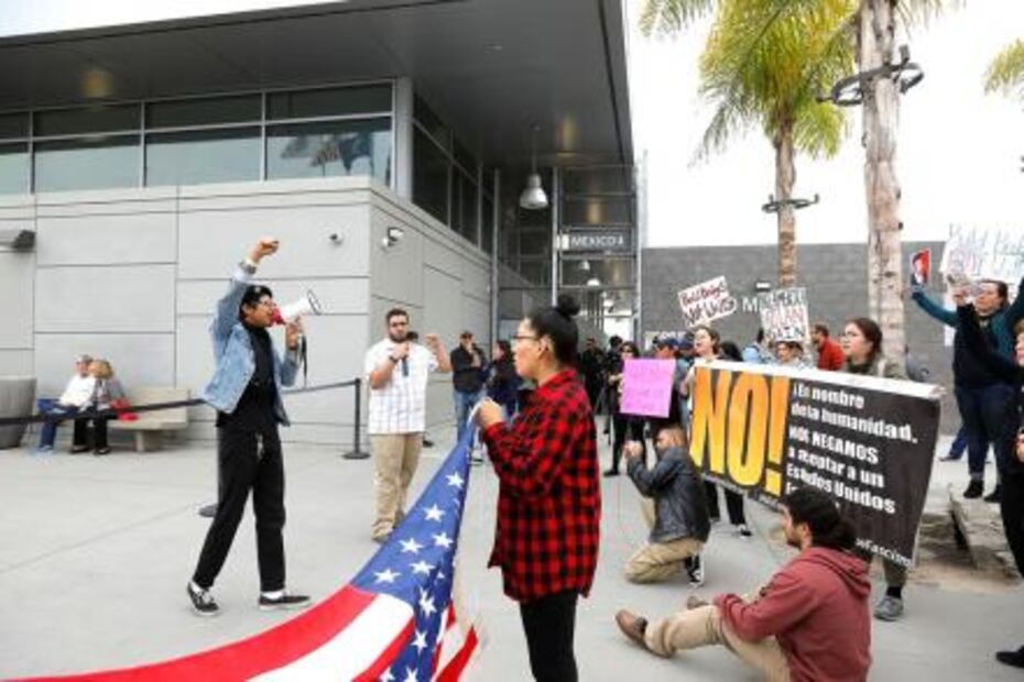 En medio de protestas, Trump llega a California para ver prototipos de su muro
