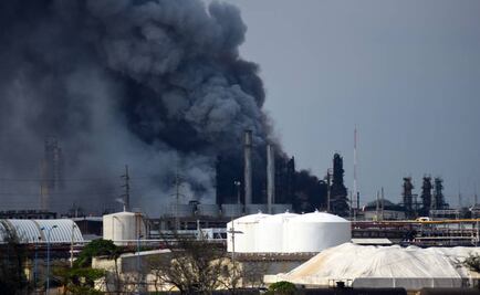 Osorio Chong coordina labores en zona de explosión en Veracruz