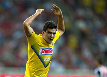 Santiago Baños hizo una importante revelación sobre el futuro de Raúl Jiménez